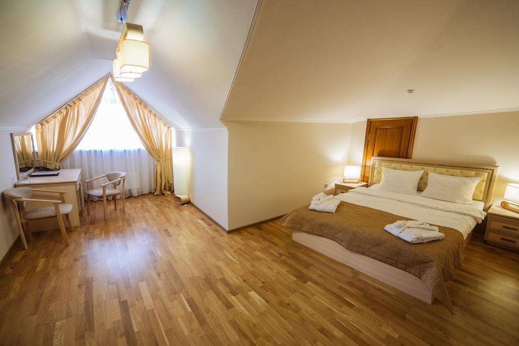 Svityaz Resort Truskavets Kamer foto